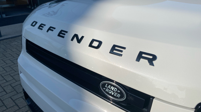 Land Rover Defender 3.0 D250 X-Dynamic SE 110 5dr Auto Diesel Estate - Image 37